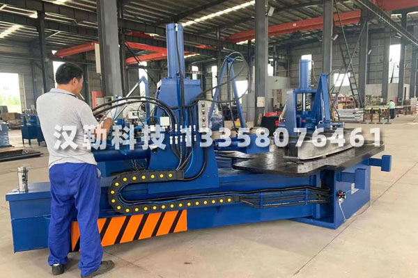 數控拉彎機的優勢及應用注意事項